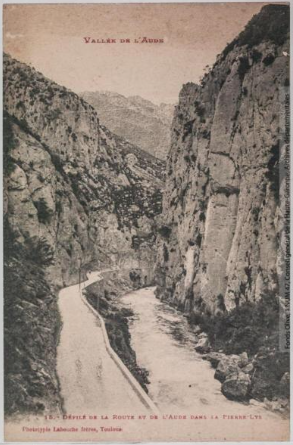 Vallée de l'Aude 15 - Défilé de la route et de l'Aude dans la Pierre-Lys - Toulouse - phototypie Labouche frères, marque LF au verso, entre 1911 et 1925 - Carte postale p1