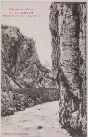 Vallée de l'Aude 15 - La Pierre-Lys - défilé de l'Aude et de la route - Toulouse - phototypie Labouche frères, marque LF au verso, entre 1918 et 1937 - Carte postale p1