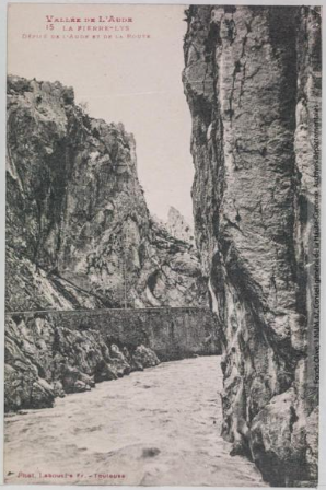 Vallée de l'Aude 15 - La Pierre-Lys - défilé de l'Aude et de la route - Toulouse - phototypie Labouche frères, marque LF au verso, entre 1918 et 1937 - Carte postale p1