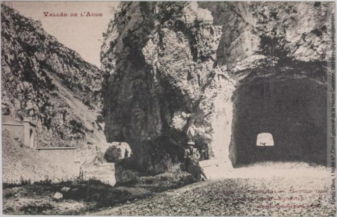 Vallée de l'Aude 176 -Gorges de Pierre-Lys -trou du Curé avec l'ancien chemin muletier -Toulouse -phototypie Labouche frères, marque LF au verso 1905-1925-CPA p1