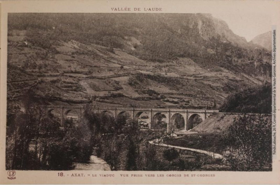 Vallée de l'Aude 18 - Axat - le viaduc - Vue prise vers les gorges de Saint-Georges - Toulouse - phototypie Labouche frères, marque LF 1934 - Carte postale p1