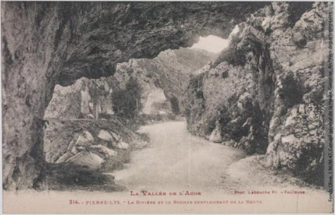 Vallée de l'Aude 214 -La Pierre-Lys -la rivière et le rocher surplombant de la route -photo Henri Jansou 1874-1966 -phototypie Labouche frères, marque LF au verso 1918-1937-CPA p1