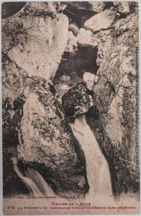 Vallée de l'Aude 375 -La Pierre-Lys -sortie d'un torrent souterrain dans les gorges -Toulouse -phototypie Labouche frères, marque LF au verso 1918-1937 -CPA p1 double