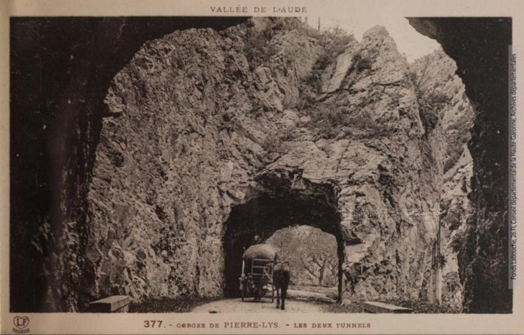 Vallée de l'Aude 377 - Gorges de Pierre-Lys - les deux tunnels - Toulouse - phototypie Labouche frères, marque LF 1934 - Carte postale p1