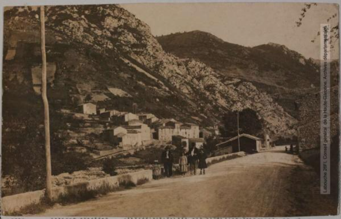Vallée de l'Aude 52 bis - Saint-Martin-Lys - vue d'ensemble -photo Amédée Trantoul 1837-1910 -Toulouse -maison Labouche frères 1900-1910 p1
