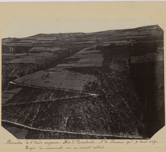 Escouloubre (Aude) : Progrès du ravinement sur un terrain cultivé 