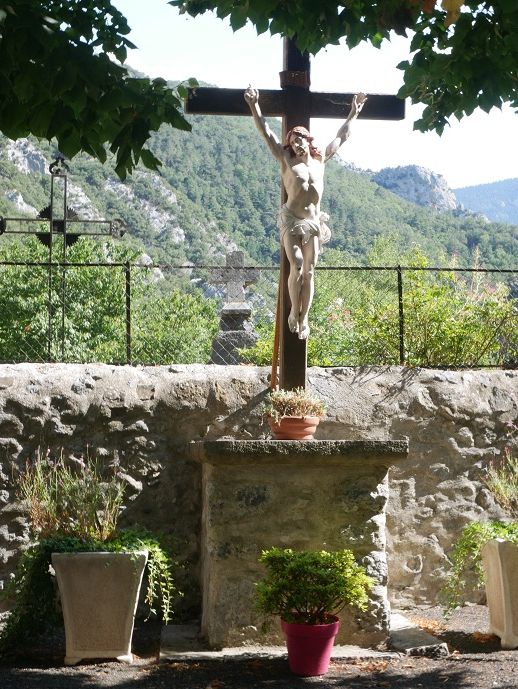 St Martin Lys, la croix de la place de l'église