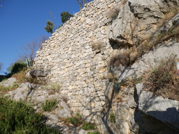 Fenouillet - Murs du château St Pierre 1