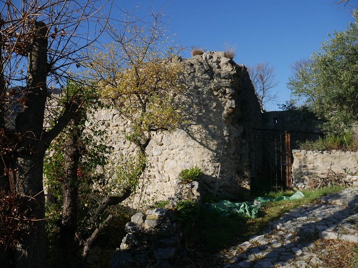 Fenouillet - Murs du château St Pierre