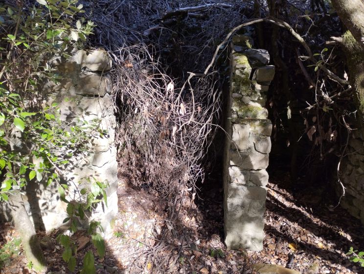 Saint Martin Lys - construction le long du sentier piétonnier