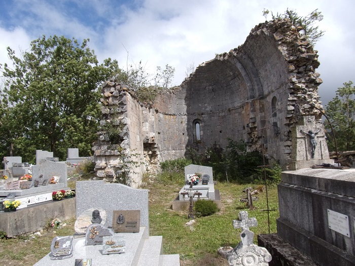 St Martin Lys, ancienne église du cimetière - vue de face - été 2023