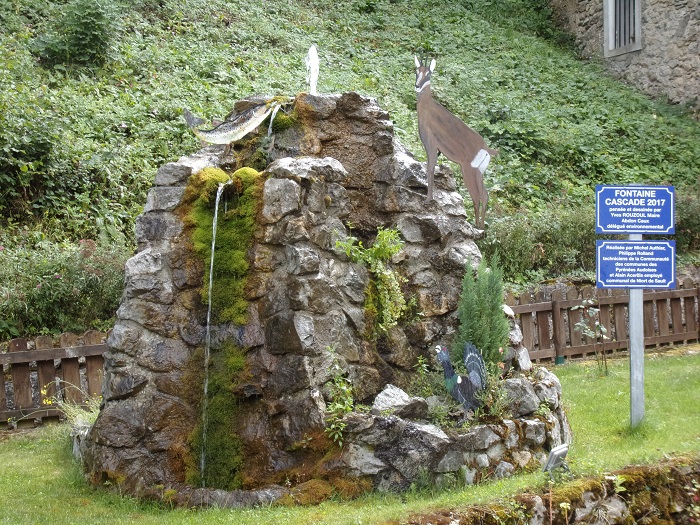 St Martin Lys, fontaine de Niort