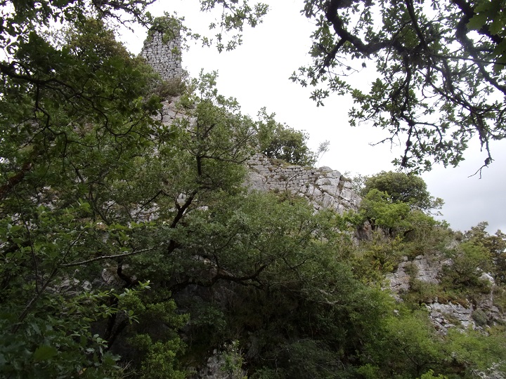 Château d'Able, chemin montant au donjon