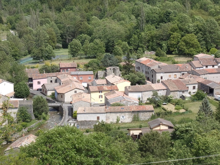 Joucou, vue depuis le château de Joucou, abbaye
