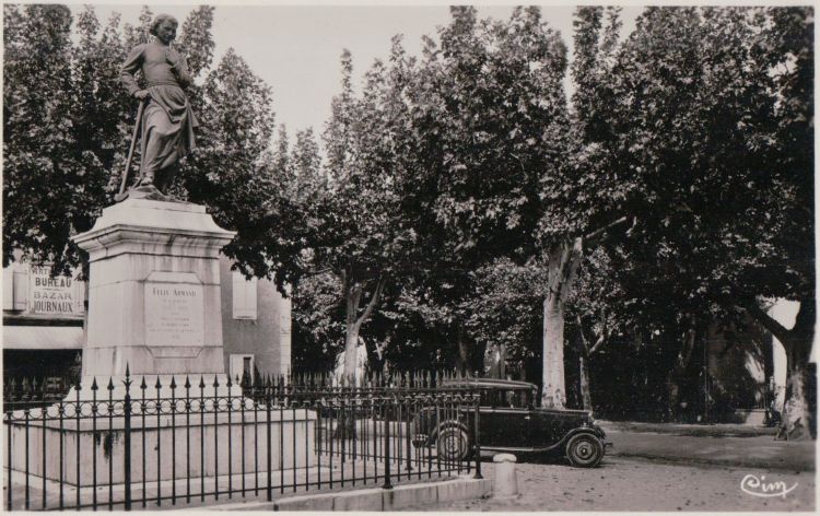 carte postales de la Statue de bronze de Félix Armand 9