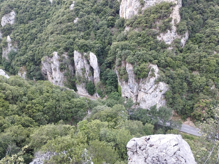 St Martin Lys, Vue de la route