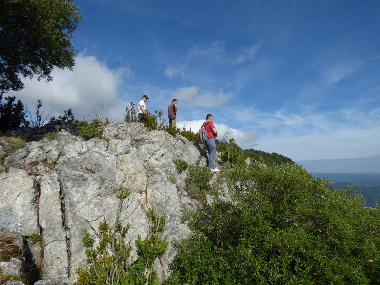 Quirbajou, photo d'Amédine - les 3 garçons admirent le paysage