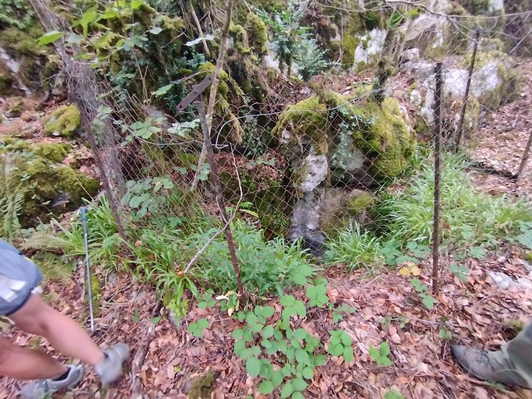 Quirbajou, Gouffre le plateau karstique - 2