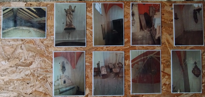 Rodome, photos de l'intérieur de l'église exposées dans le porche d'entrée