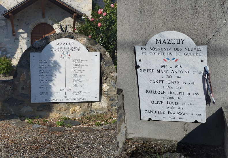 Mazuby, plaques commémoratives du monument aux morts