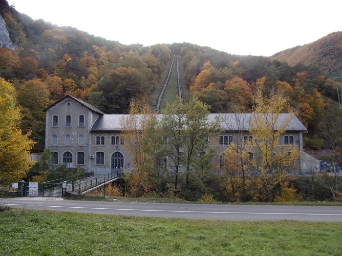 usine de Saint-Georges bâtiment et canalisation