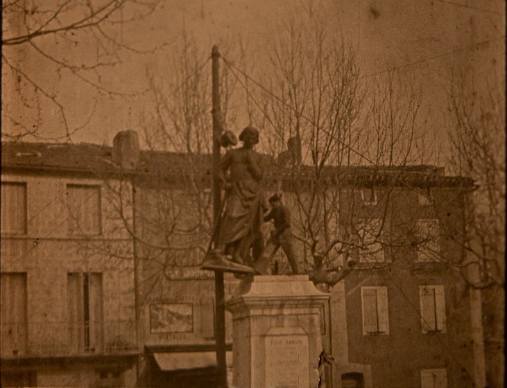 Démontage de la statue de Félix Armand à Quillan 2