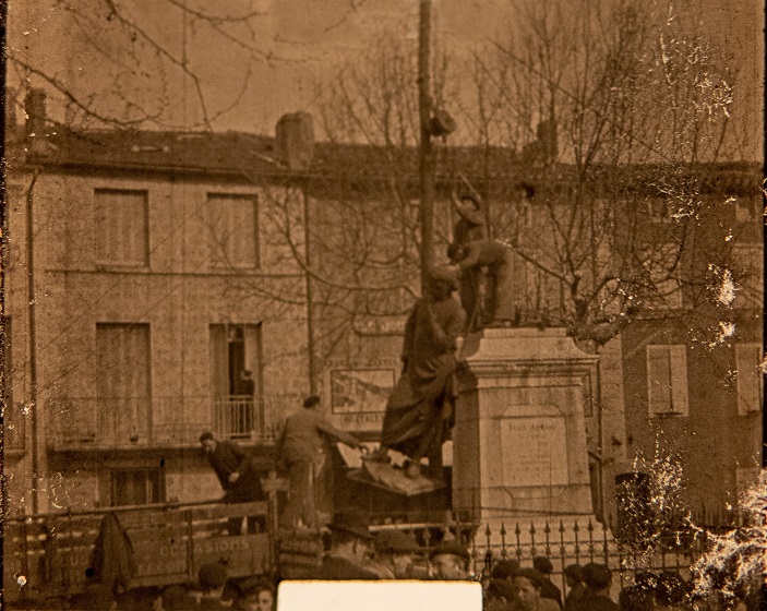 Démontage de la statue de Félix Armand à Quillan 3
