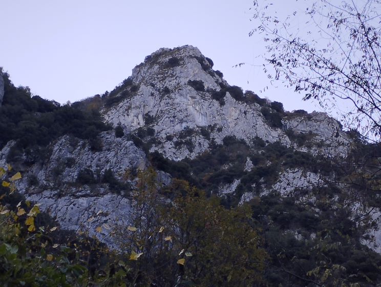 Gorges de St Gorges, rocher surplombant l'ancienne tire