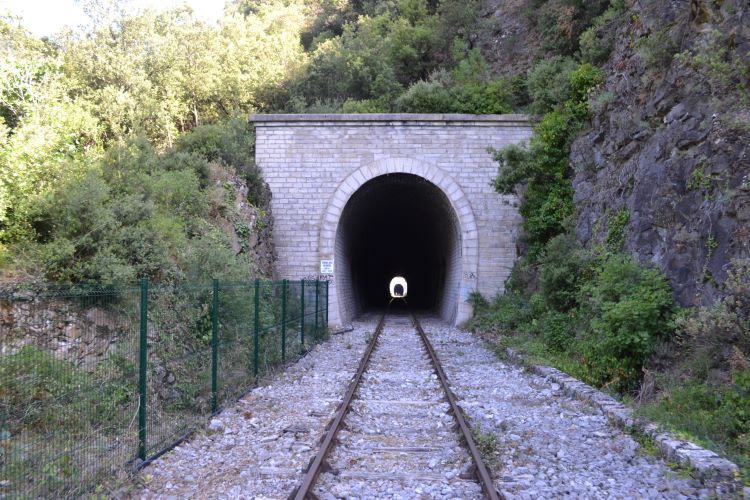 On arrive au tunnel des Oliviers