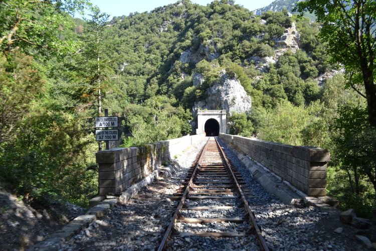 Les 100 derniers mètres du parcours en traversant le viaduc de Rébuzo