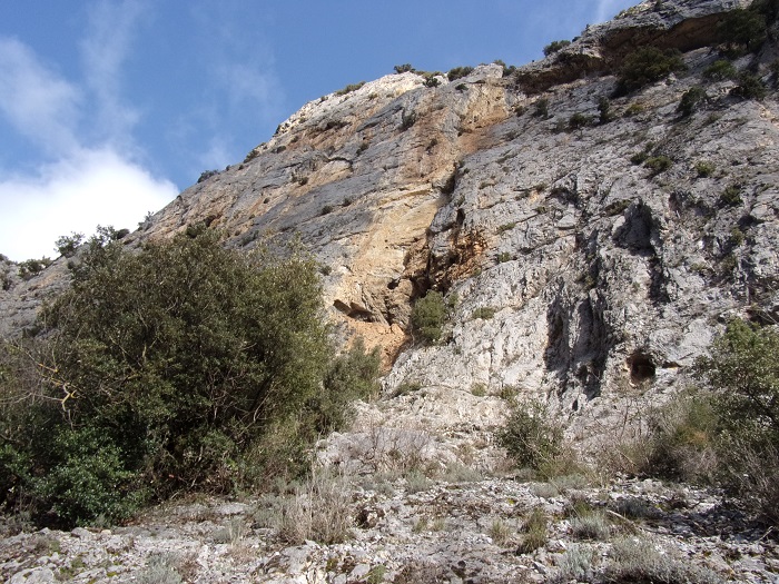 St Martin Lys, la grotte de Félix Armand dans la falaise du gal