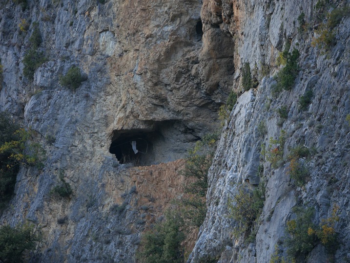 La grotte de Félix Armand en très gros plan
