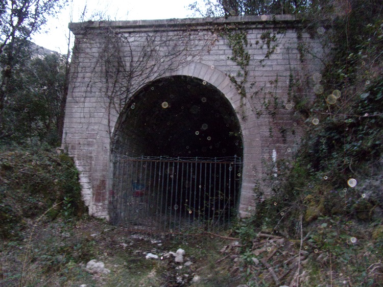 tunnel du rebuzo coté couvent fermé par une grille