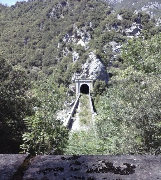 St Martin Lys, le pont ferroviaire de Rebuzo depuis le chemin de planèses