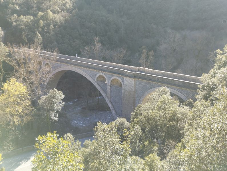 St Martin Lys, le pont ferroviaire de Rebuzo, vue coté du tunnel du Rébuzo