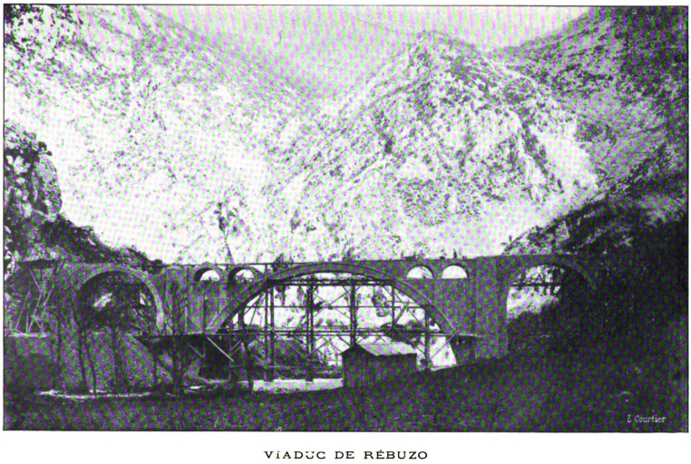 Photo du viaduc de Rébuzo en construction